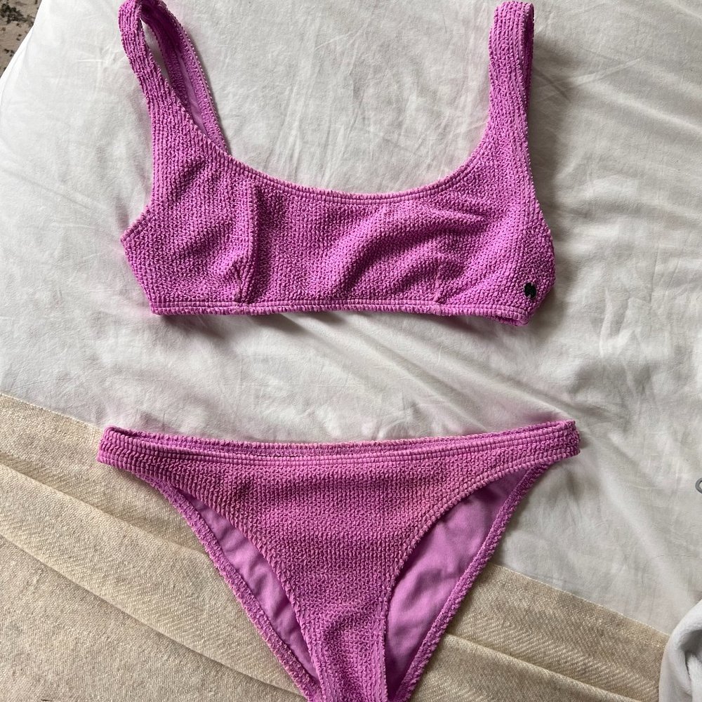 BILLABONG purple scoop neck bikini